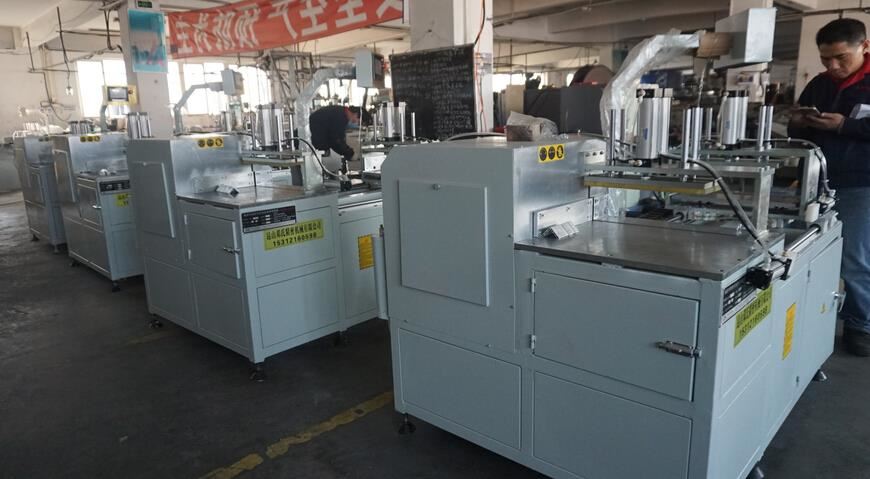 【常州】新能源汽車配件銅條全自動切割機，單次鋸切4根，黃總隨即訂購