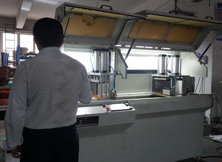 【四川】鄧氏DS-A450-3分離式切鋁機，鋸切汽車配件用異性空心、實心鋁棒